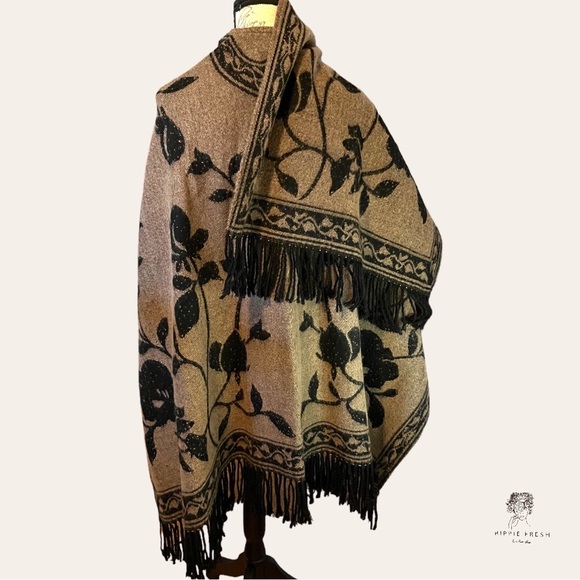 Reversible Black & Tan Poncho Wrap OS - Picture 4 of 5